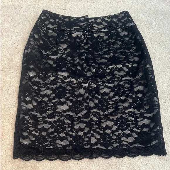 NWT Banana Republic black lace Pencil Skirt - Picture 3 of 6